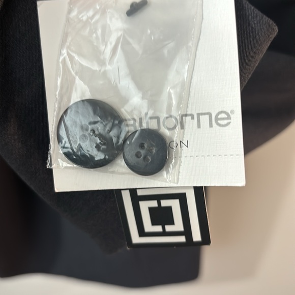 NWT Liz Claiborne Grey classic 1 button blazer in size 18. - Picture 5 of 9